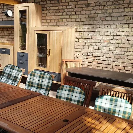 Alt-berliner Schwanenhof - * Lychen