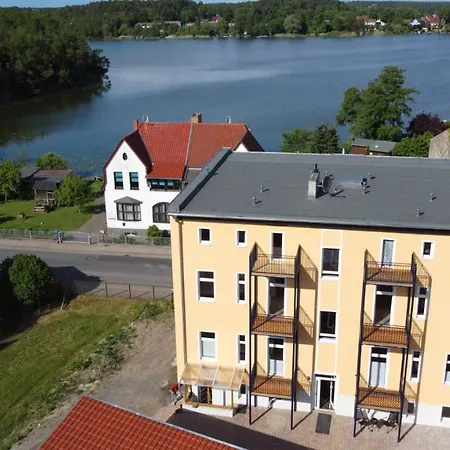 Alt-berliner Schwanenhof - *