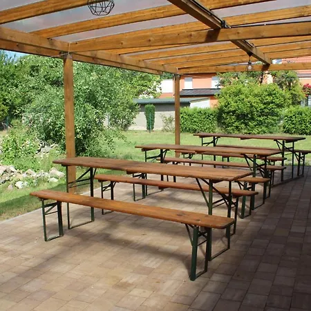 Alt-berliner Schwanenhof - *