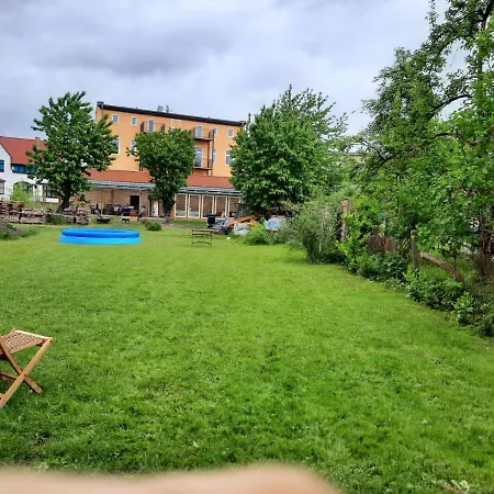 Alt-berliner Schwanenhof - * Lychen