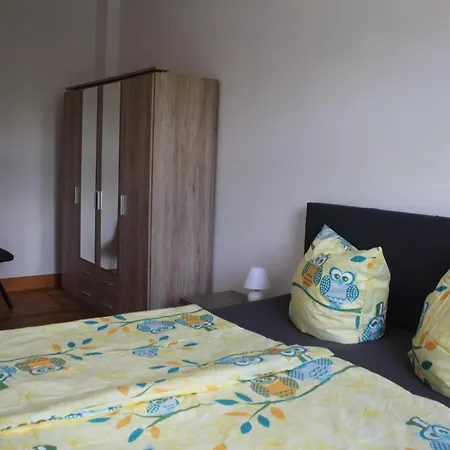 Alt-berliner Schwanenhof - * Lychen