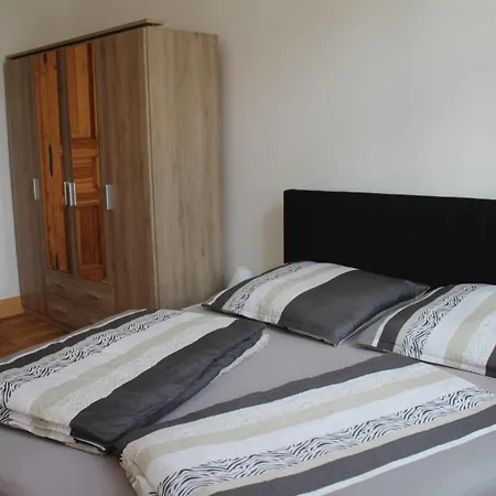 Alt-berliner Schwanenhof - * Lychen