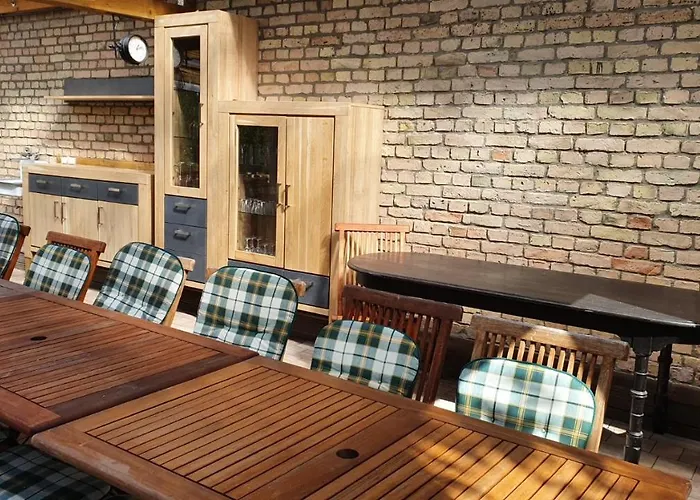 Alt-berliner Schwanenhof - * Lychen