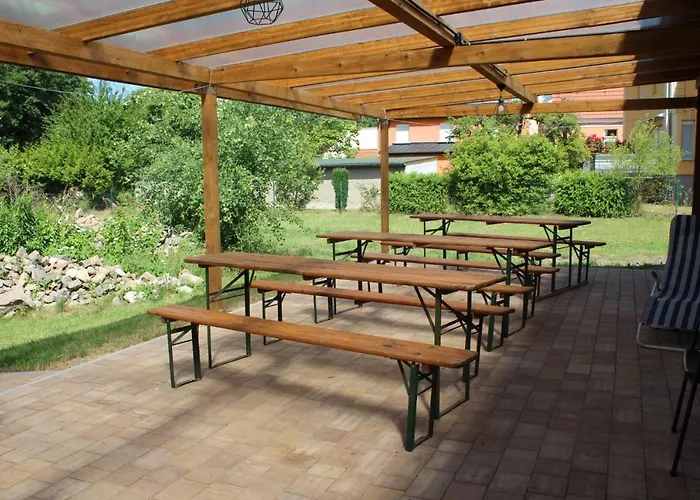 Alt-berliner Schwanenhof - *