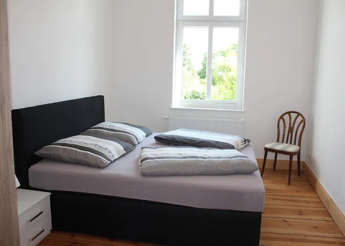 Alt-berliner Schwanenhof - *